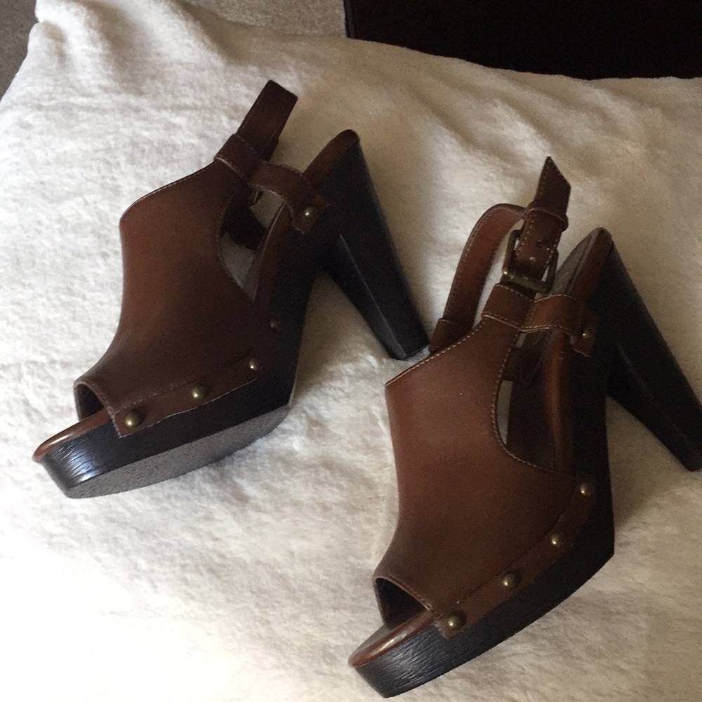 NWOT Chaps Sandals 👡